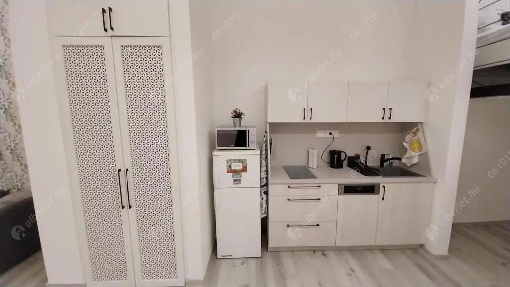 Kiadó albérlet 250000 Ft/hó áron: Budapest, VI. kerület  Székely Mihály utca. Mérete: 45 nm, 2 szobás | Alberlet.hu - 6622092