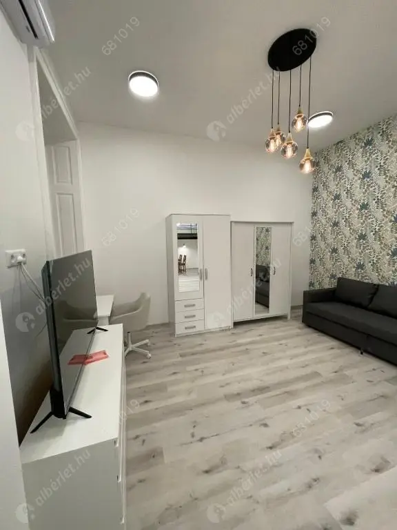 Kiadó albérlet 250000 Ft/hó áron: Budapest, VI. kerület  Székely Mihály utca. Mérete: 45 nm, 2 szobás | Alberlet.hu - 6622095