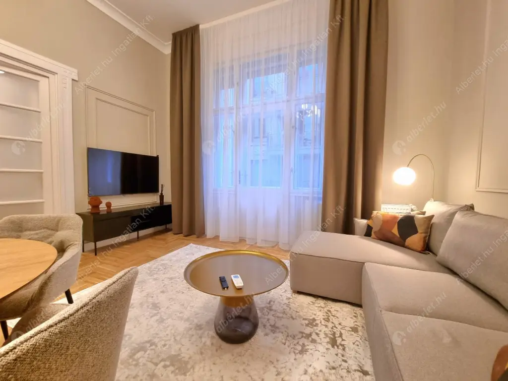 Kiadó albérlet 620000 Ft/hó áron: Budapest, VI. kerület  Székely Mihály utca. Mérete: 90 nm, 3 szobás | Alberlet.hu - 6605198