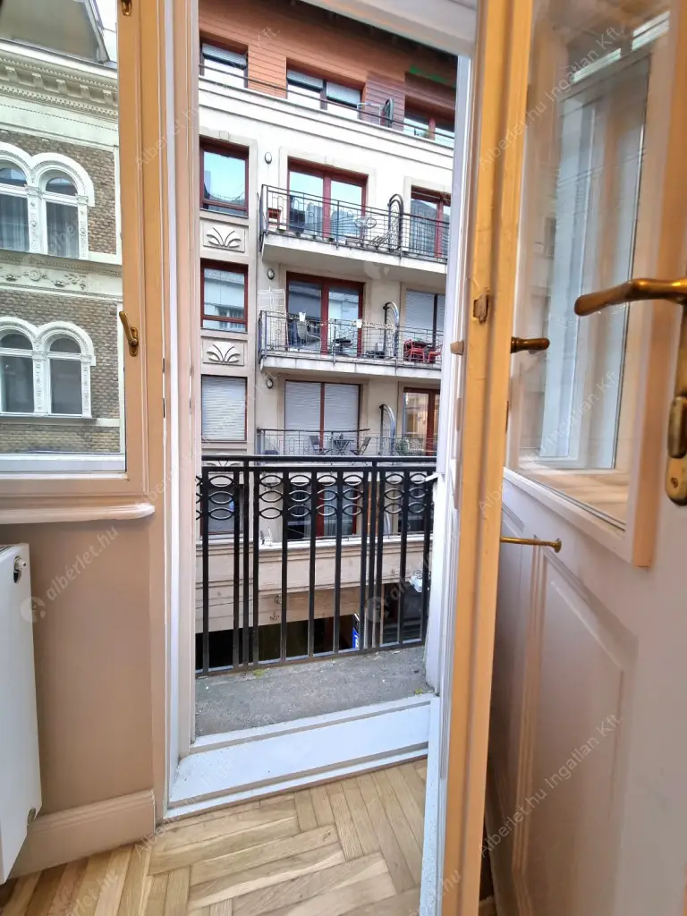 Kiadó albérlet 620000 Ft/hó áron: Budapest, VI. kerület  Székely Mihály utca. Mérete: 90 nm, 3 szobás | Alberlet.hu - 6605206