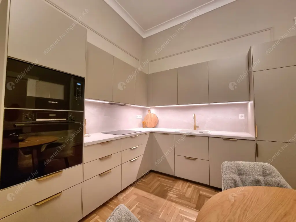 Kiadó albérlet 620000 Ft/hó áron: Budapest, VI. kerület  Székely Mihály utca. Mérete: 90 nm, 3 szobás | Alberlet.hu - 6605212