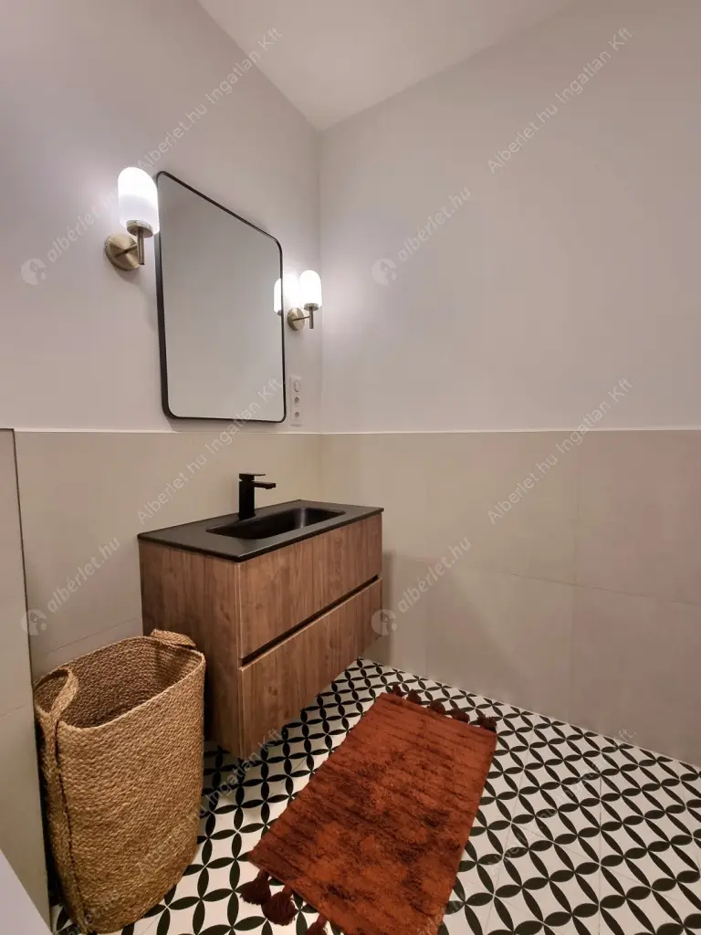 Kiadó albérlet 620000 Ft/hó áron: Budapest, VI. kerület  Székely Mihály utca. Mérete: 90 nm, 3 szobás | Alberlet.hu - 6605223