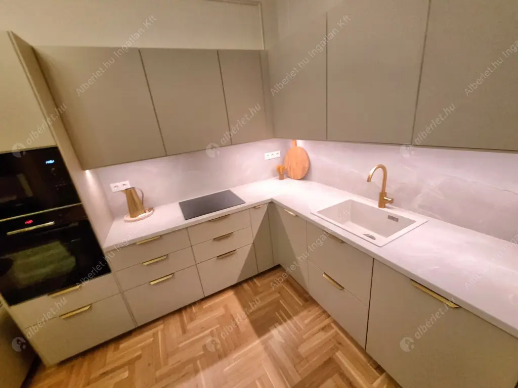 Kiadó albérlet 620000 Ft/hó áron: Budapest, VI. kerület  Székely Mihály utca. Mérete: 90 nm, 3 szobás | Alberlet.hu - 6634818