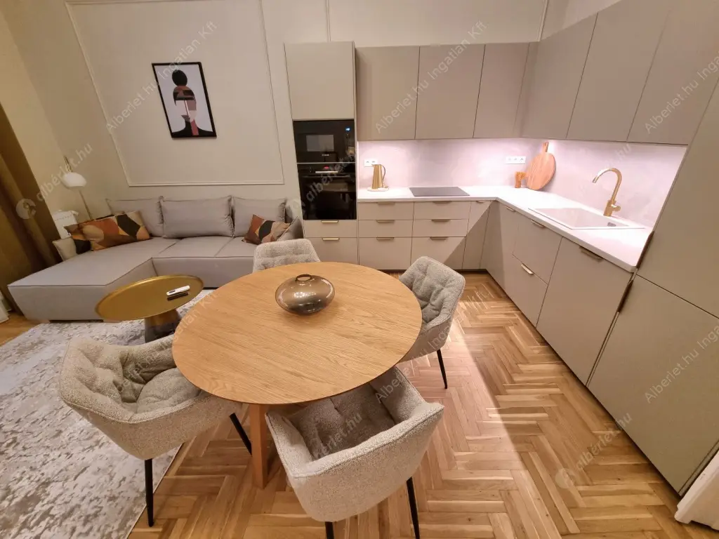 Kiadó albérlet 620000 Ft/hó áron: Budapest, VI. kerület  Székely Mihály utca. Mérete: 90 nm, 3 szobás | Alberlet.hu - 6634829