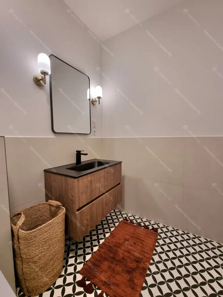 Kiadó albérlet 590000 Ft/hó áron: Budapest, VI. kerület  Székely Mihály utca. Mérete: 90 nm, 3 szobás | Alberlet.hu - 6653062