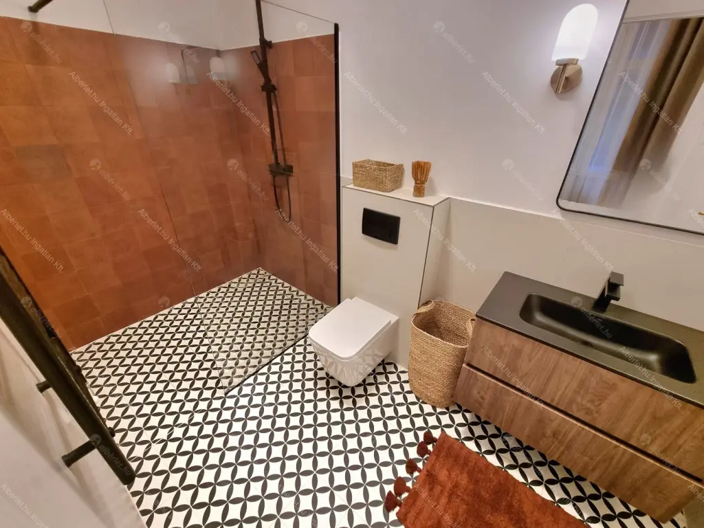 Kiadó albérlet 590000 Ft/hó áron: Budapest, VI. kerület  Székely Mihály utca. Mérete: 90 nm, 3 szobás | Alberlet.hu - 6654445