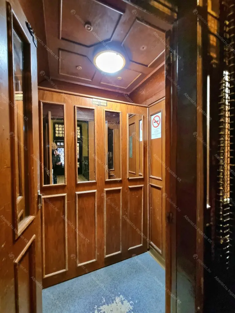 Kiadó albérlet 590000 Ft/hó áron: Budapest, VI. kerület  Székely Mihály utca. Mérete: 90 nm, 3 szobás | Alberlet.hu - 6654450