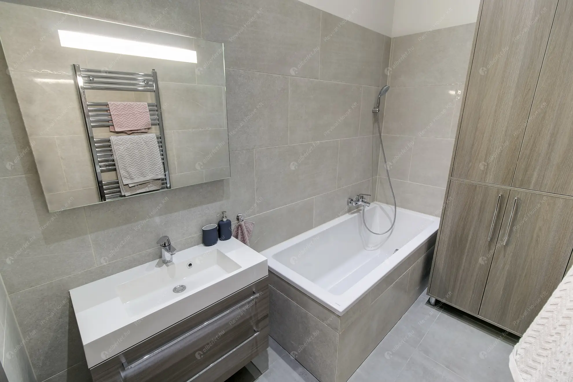 Kiadó albérlet 490000 Ft/hó áron: Budapest, VI. kerület  Székely Mihály utca. Mérete: 90 nm, 4 szobás | Alberlet.hu - 6612323