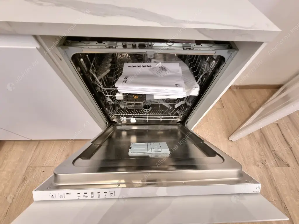 Kiadó albérlet 240000 Ft/hó áron: Budapest, VI. kerület  Szív utca. Mérete: 45 nm, 2 szobás | Alberlet.hu - 6584431