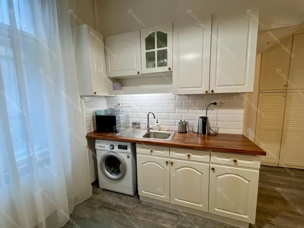 Kiadó albérlet 300000 Ft/hó áron: Budapest, VI. kerület  Szív utca. Mérete: 71 nm, 2 szobás | Alberlet.hu - 6683905