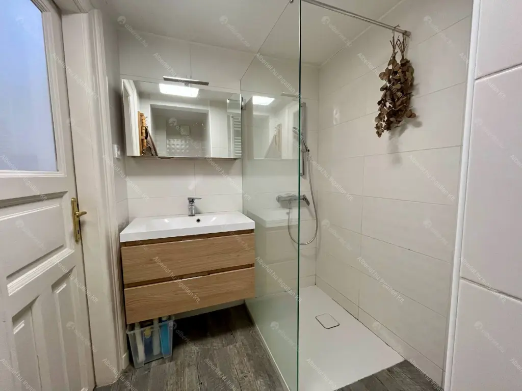 Kiadó albérlet 300000 Ft/hó áron: Budapest, VI. kerület  Szív utca. Mérete: 71 nm, 2 szobás | Alberlet.hu - 6683910