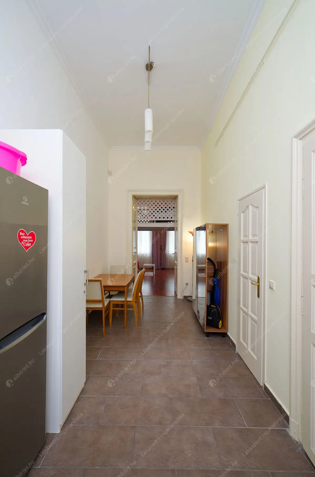 Kiadó albérlet 274000 Ft/hó áron: Budapest, VI. kerület  Szófia utca. Mérete: 55 nm, 1 szobás | Alberlet.hu - 6608015