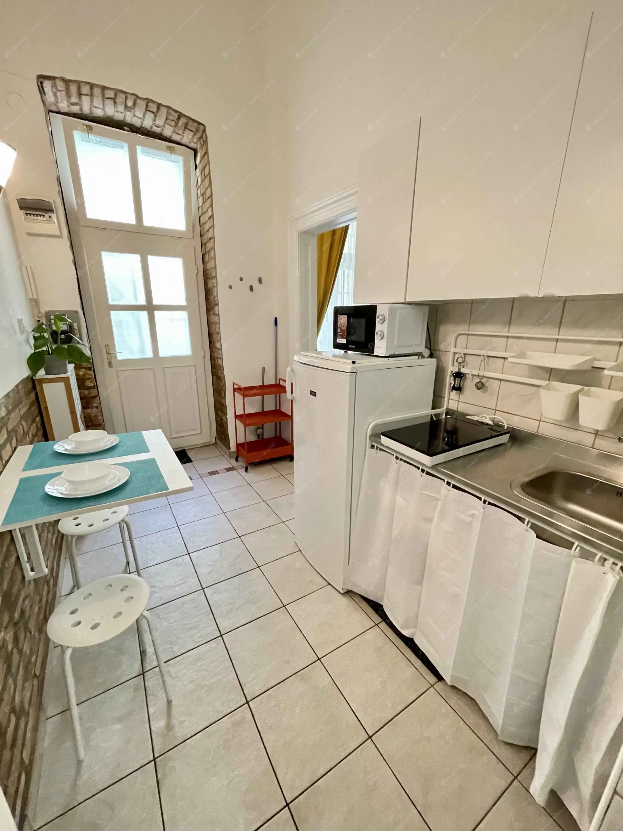 Kiadó albérlet 180000 Ft/hó áron: Budapest, VI. kerület  Szondi utca. Mérete: 28 nm, 1 szobás | Alberlet.hu - 6611138