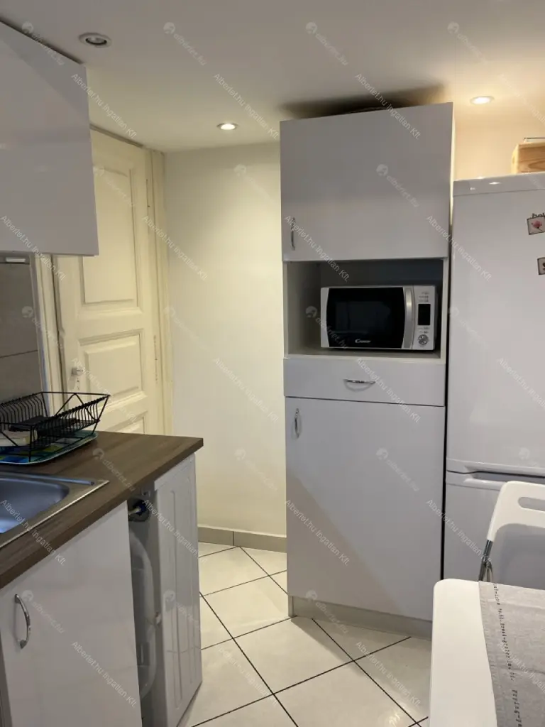 Kiadó albérlet 239000 Ft/hó áron: Budapest, VI. kerület  Szondi utca. Mérete: 38 nm, 1 szobás | Alberlet.hu - 6676130