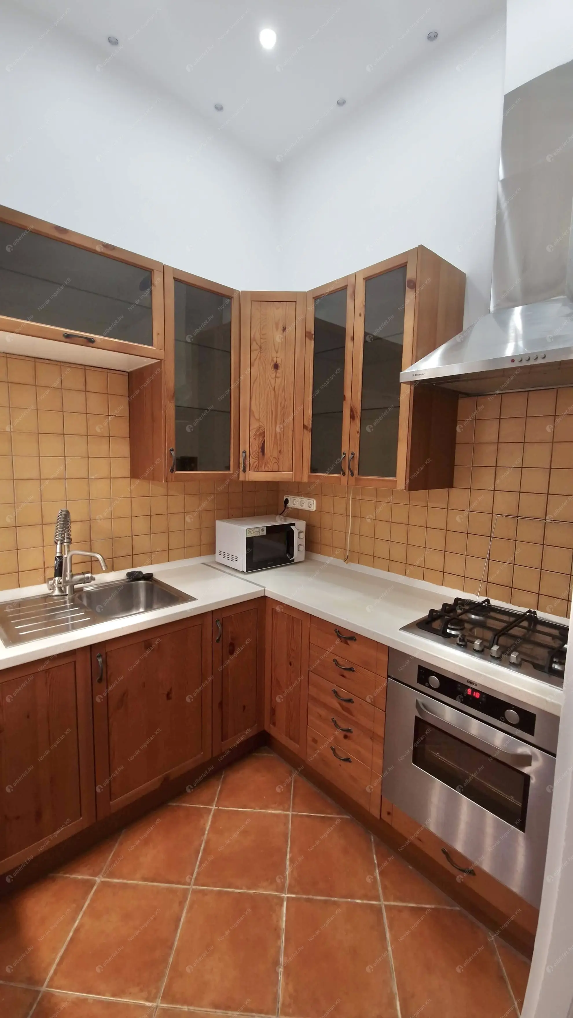 Kiadó albérlet 270000 Ft/hó áron: Budapest, VI. kerület  Szondi utca. Mérete: 55 nm, 2 szobás | Alberlet.hu - 6600559