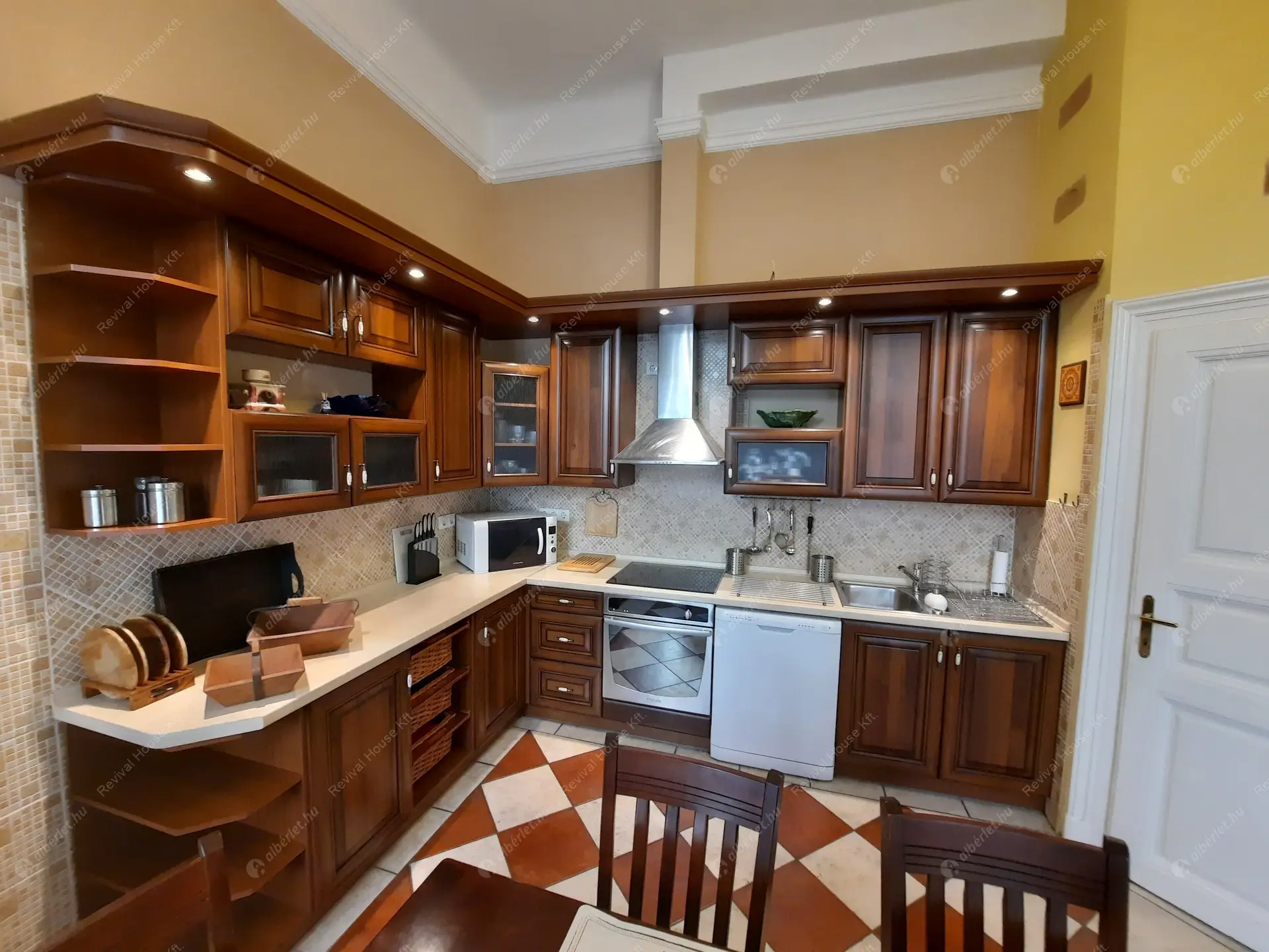 Kiadó albérlet 480000 Ft/hó áron: Budapest, VI. kerület  Teréz körút. Mérete: 110 nm, 3 szobás | Alberlet.hu - 5804740