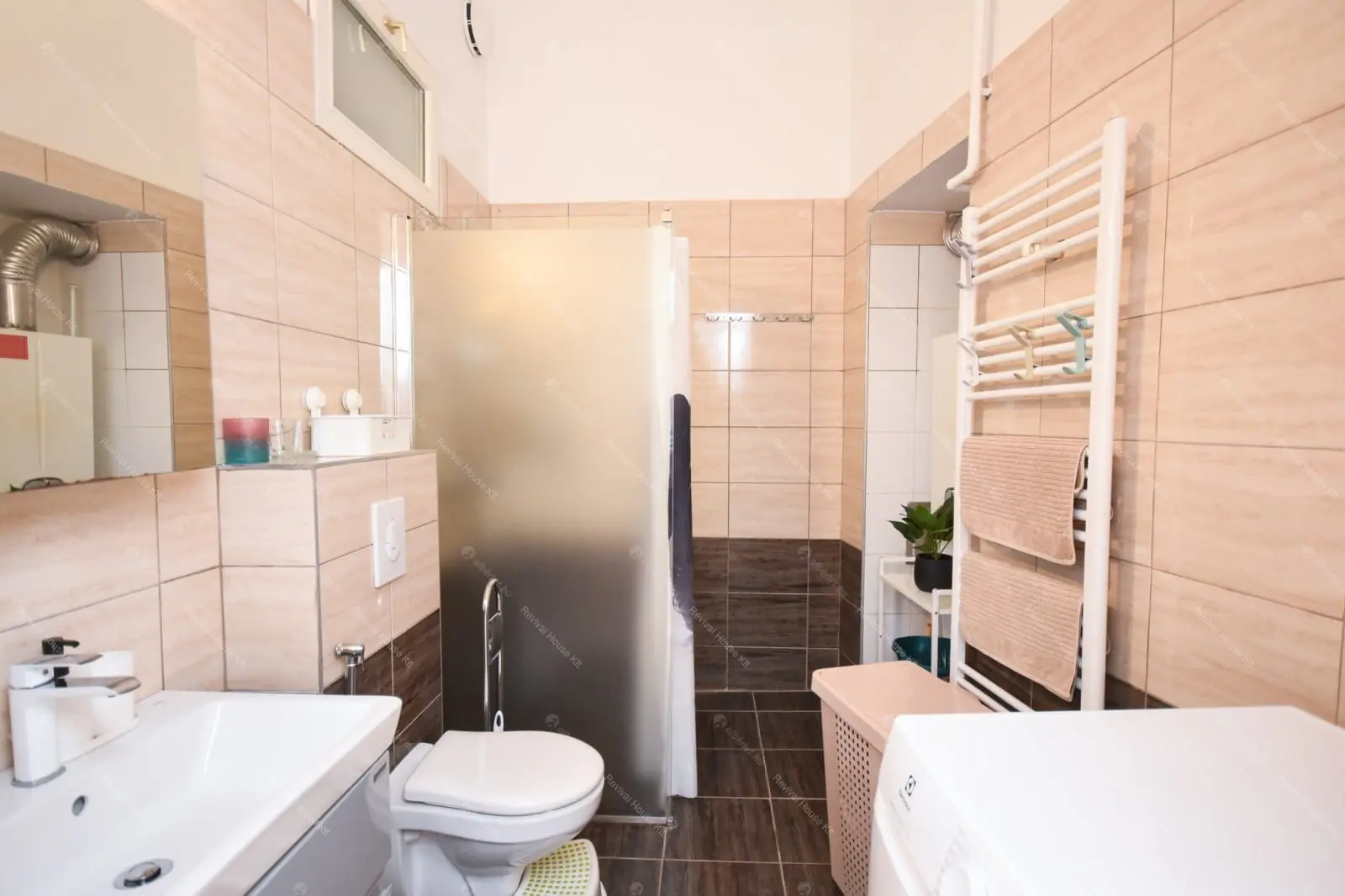 Kiadó albérlet 891000 Ft/hó áron: Budapest, VI. kerület  Teréz körút. Mérete: 142 nm, 5 szobás | Alberlet.hu - 6675363