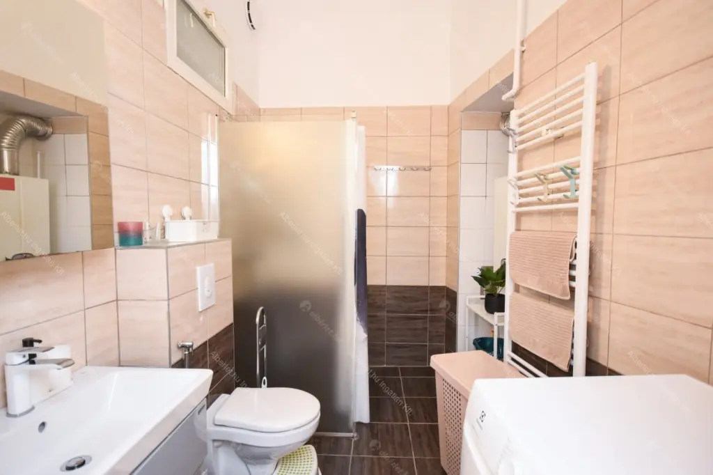 Kiadó albérlet 900000 Ft/hó áron: Budapest, VI. kerület  Teréz körút. Mérete: 142 nm, 6 szobás | Alberlet.hu - 6676001