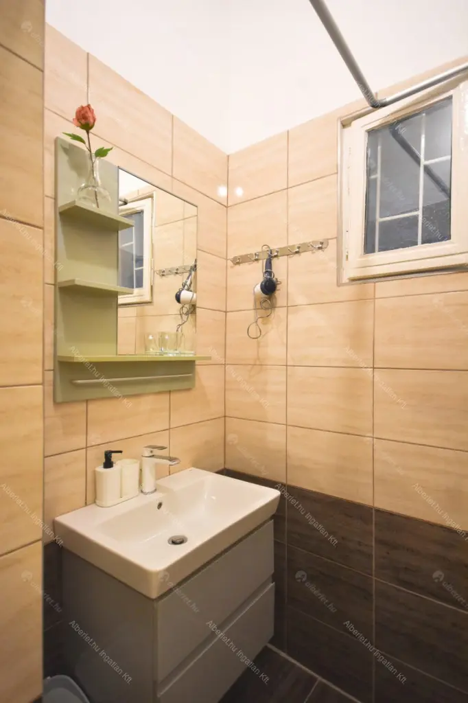 Kiadó albérlet 900000 Ft/hó áron: Budapest, VI. kerület  Teréz körút. Mérete: 142 nm, 6 szobás | Alberlet.hu - 6676007