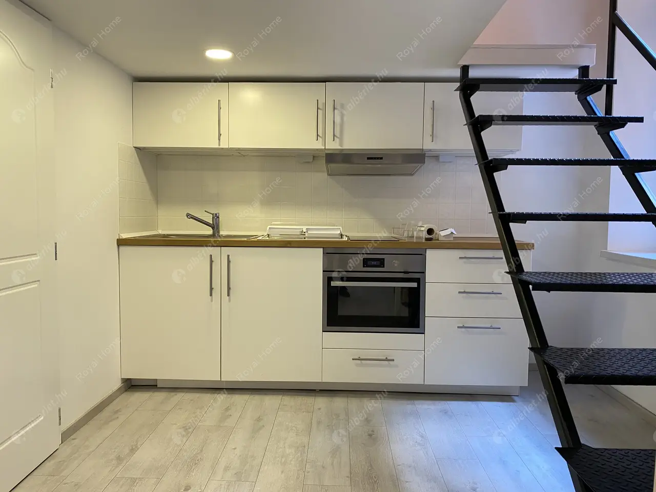 Kiadó albérlet 199000 Ft/hó áron: Budapest, VI. kerület  Teréz körút. Mérete: 30 nm, 1 szobás | Alberlet.hu - 5437439