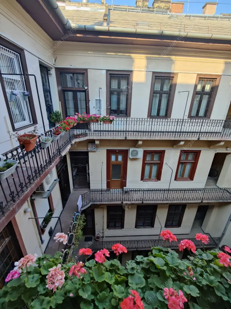 Kiadó albérlet 250000 Ft/hó áron: Budapest, VI. kerület  Teréz körút. Mérete: 36 nm, 1 szobás | Alberlet.hu - 6631900