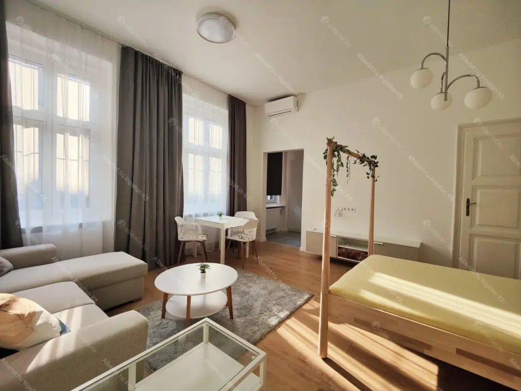 Kiadó albérlet 235000 Ft/hó áron: Budapest, VI. kerület  Teréz körút. Mérete: 36 nm, 1 szobás | Alberlet.hu - 6649924