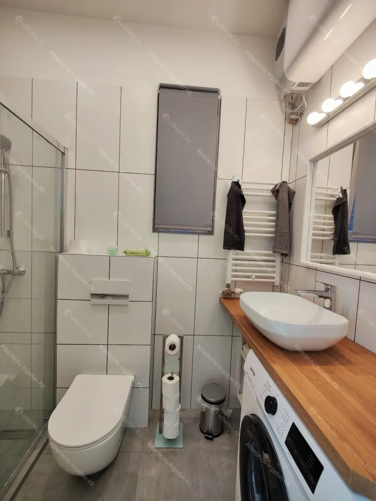 Kiadó albérlet 235000 Ft/hó áron: Budapest, VI. kerület  Teréz körút. Mérete: 36 nm, 1 szobás | Alberlet.hu - 6649943