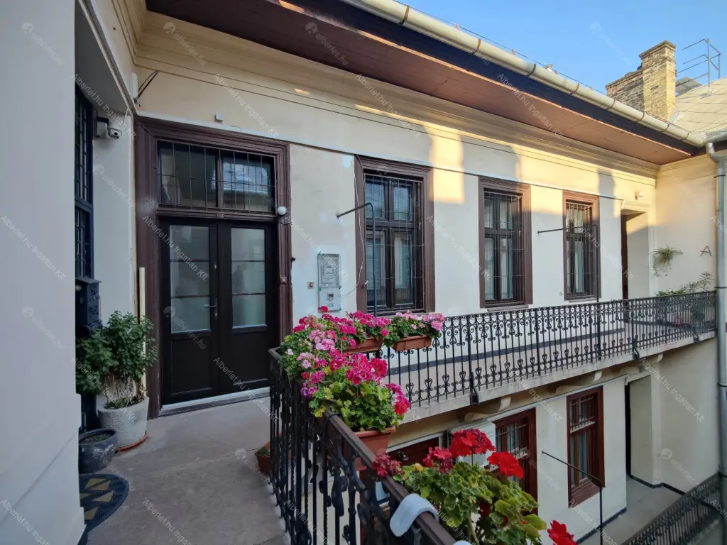 Kiadó albérlet 235000 Ft/hó áron: Budapest, VI. kerület  Teréz körút. Mérete: 36 nm, 1 szobás | Alberlet.hu - 6649947