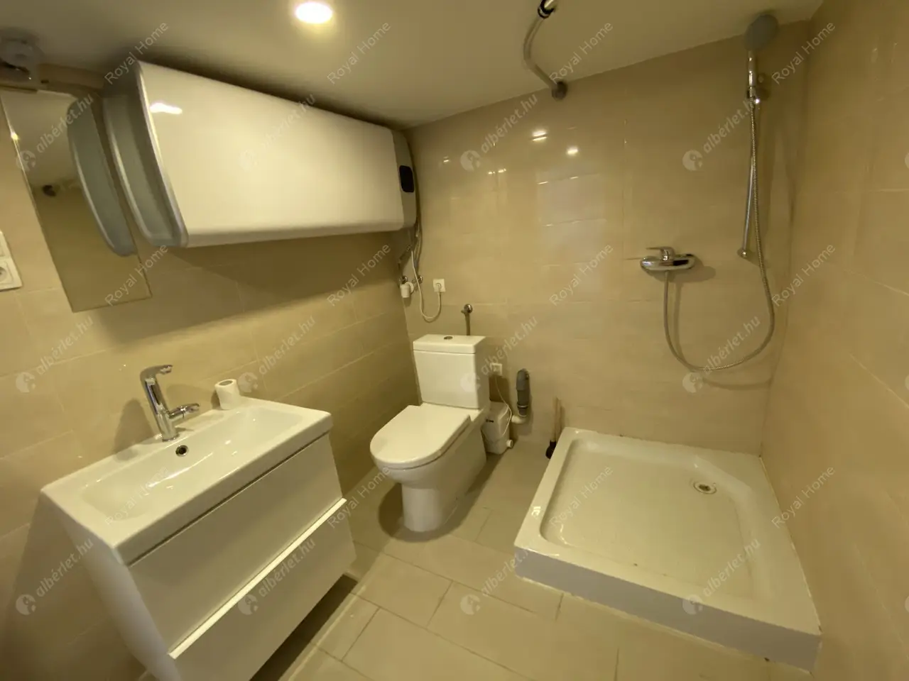 Kiadó albérlet 229000 Ft/hó áron: Budapest, VI. kerület  Teréz körút. Mérete: 45 nm, 1 szobás | Alberlet.hu - 5404531