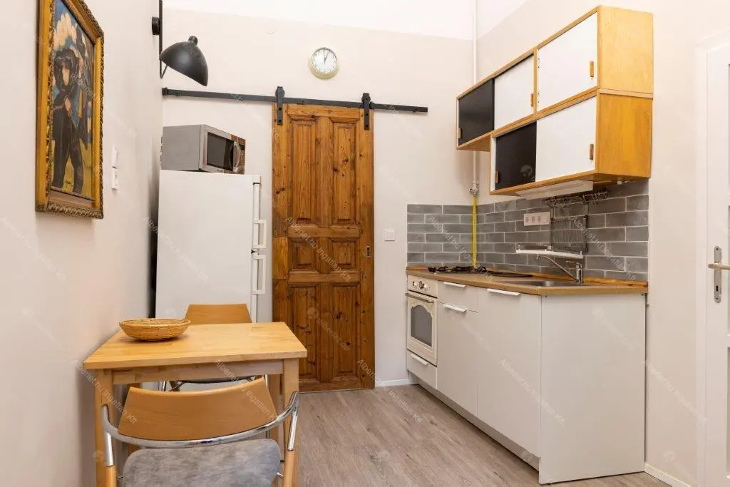 Kiadó albérlet 340000 Ft/hó áron: Budapest, VI. kerület  Teréz körút. Mérete: 45 nm, 2 szobás | Alberlet.hu - 6678656