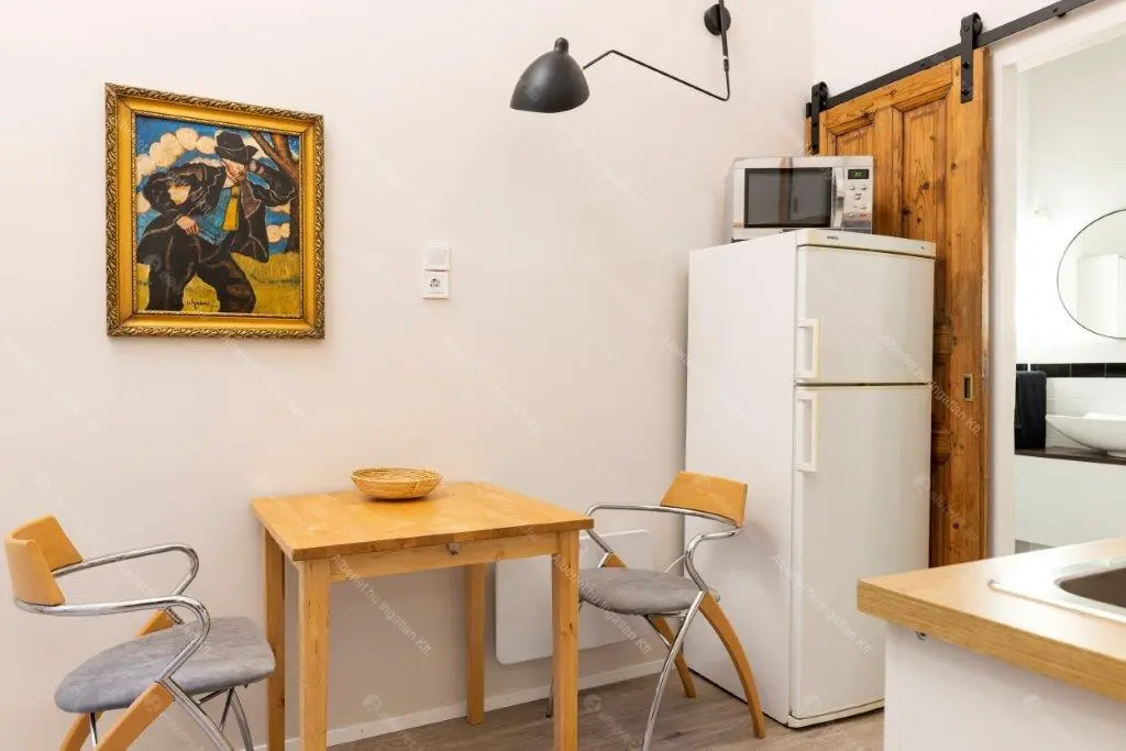 Kiadó albérlet 340000 Ft/hó áron: Budapest, VI. kerület  Teréz körút. Mérete: 45 nm, 2 szobás | Alberlet.hu - 6678659