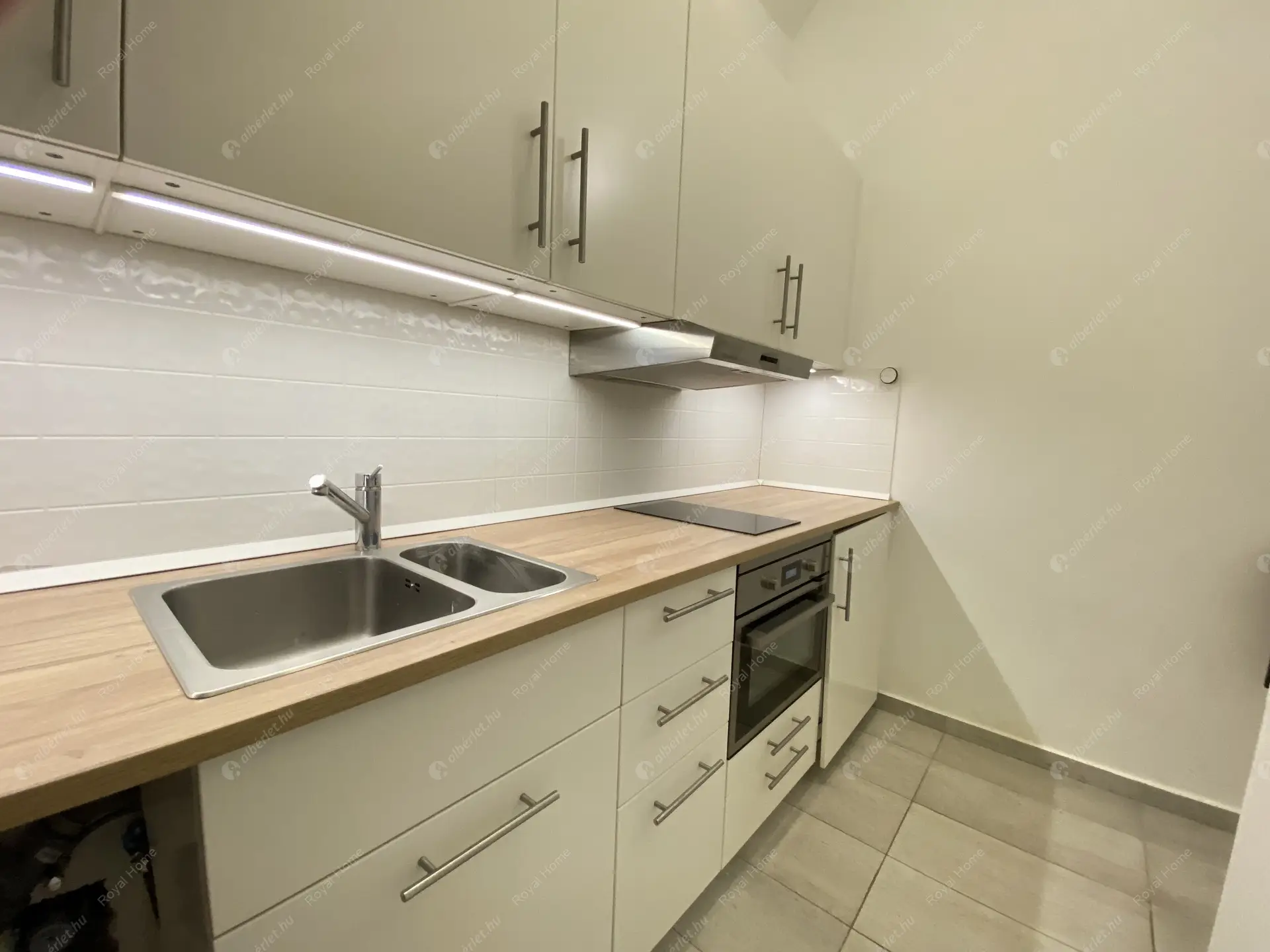 Kiadó albérlet 269000 Ft/hó áron: Budapest, VI. kerület  Teréz körút. Mérete: 60 nm, 2 szobás | Alberlet.hu - 5825156