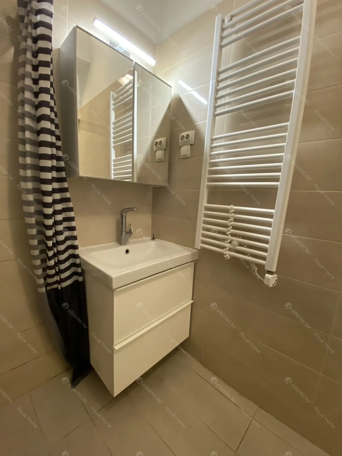 Kiadó albérlet 269000 Ft/hó áron: Budapest, VI. kerület  Teréz körút. Mérete: 60 nm, 2 szobás | Alberlet.hu - 5825183