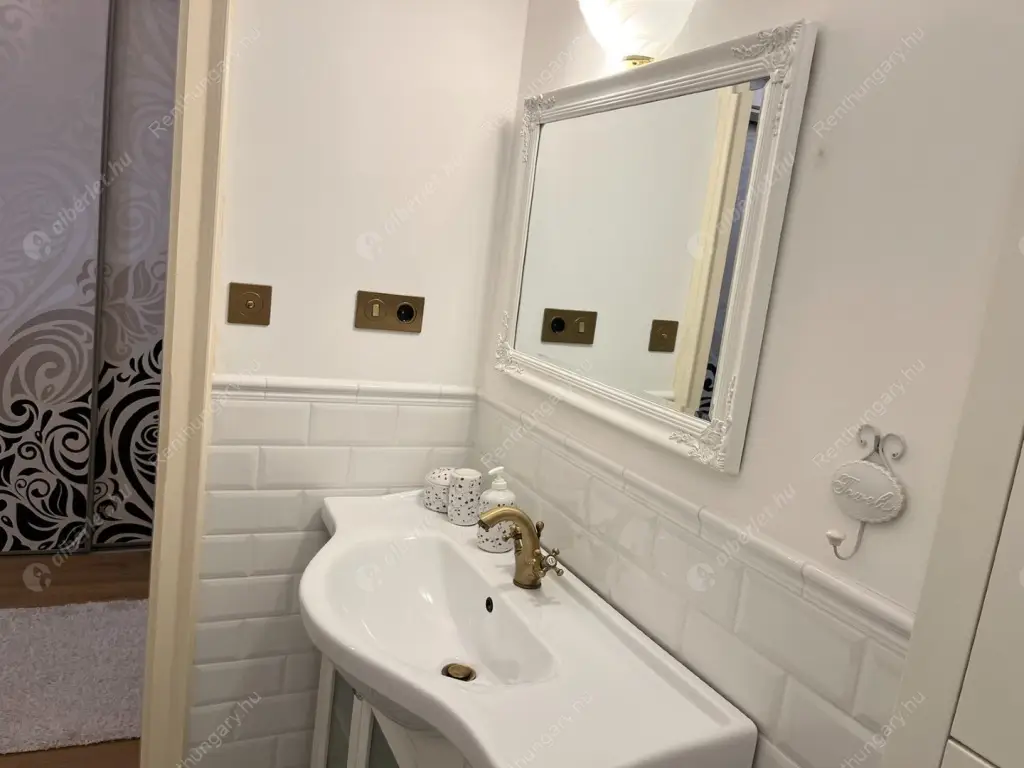 Kiadó albérlet 390000 Ft/hó áron: Budapest, VI. kerület  Teréz körút. Mérete: 60 nm, 2 szobás | Alberlet.hu - 6574282