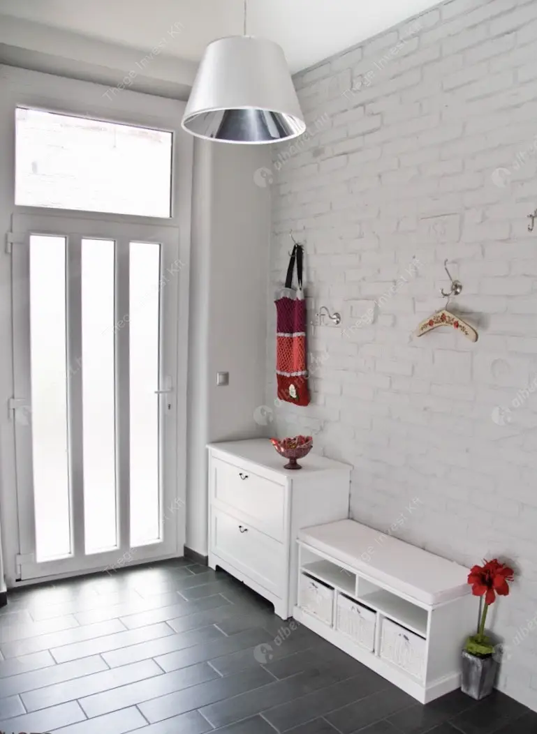 Kiadó albérlet 360000 Ft/hó áron: Budapest, VI. kerület  Teréz körút. Mérete: 61 nm, 2 szobás | Alberlet.hu - 6564213