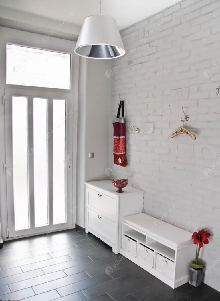 Kiadó albérlet 360000 Ft/hó áron: Budapest, VI. kerület  Teréz körút. Mérete: 61 nm, 2 szobás | Alberlet.hu - 6565844