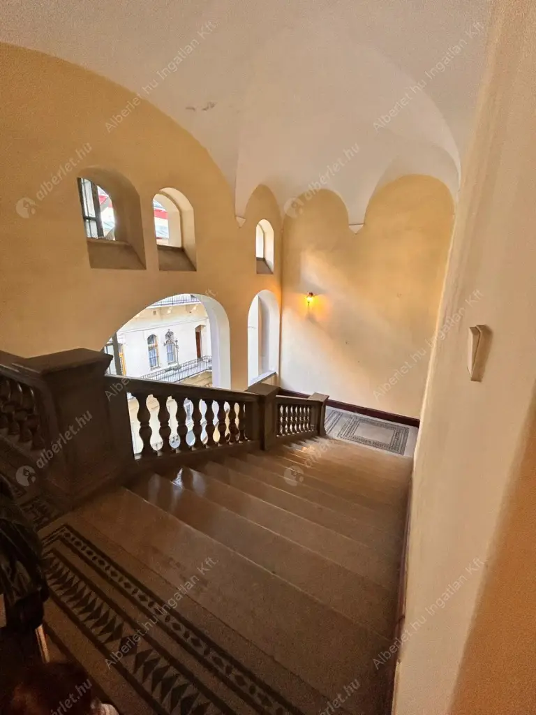 Kiadó albérlet 420000 Ft/hó áron: Budapest, VI. kerület  Teréz körút. Mérete: 65 nm, 2 szobás | Alberlet.hu - 6518176