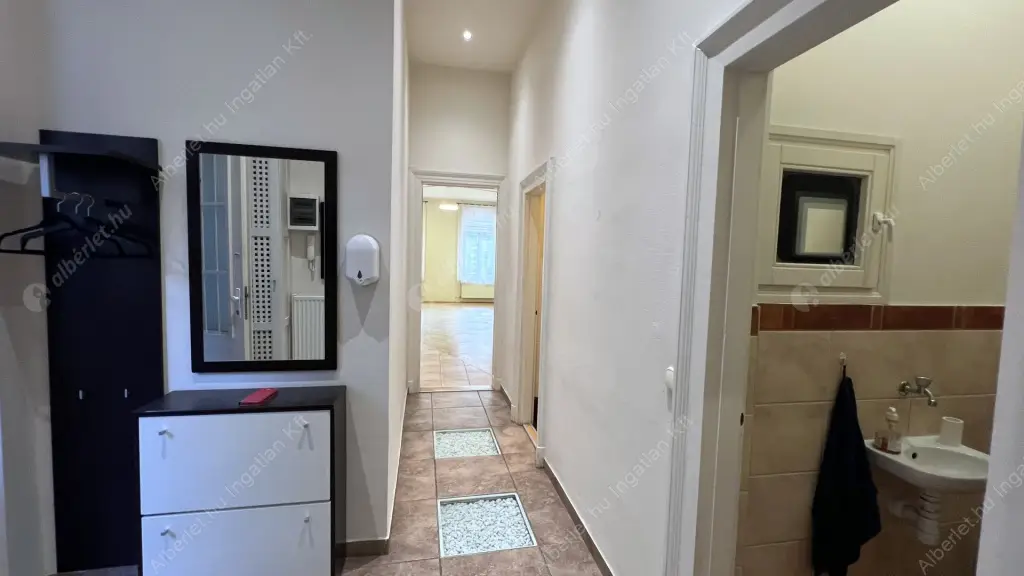 Kiadó albérlet 250000 Ft/hó áron: Budapest, VI. kerület  Teréz körút. Mérete: 66 nm, 1 szobás | Alberlet.hu - 6560877