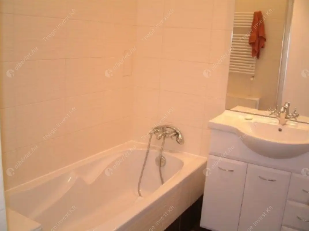 Kiadó albérlet 250000 Ft/hó áron: Budapest, VI. kerület  Teréz körút. Mérete: 66 nm, 2 szobás | Alberlet.hu - 6543116