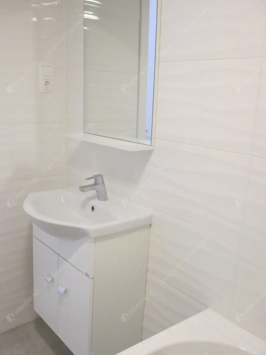 Kiadó albérlet 340000 Ft/hó áron: Budapest, VI. kerület  Teréz körút. Mérete: 70 nm, 2 szobás | Alberlet.hu - 6504478