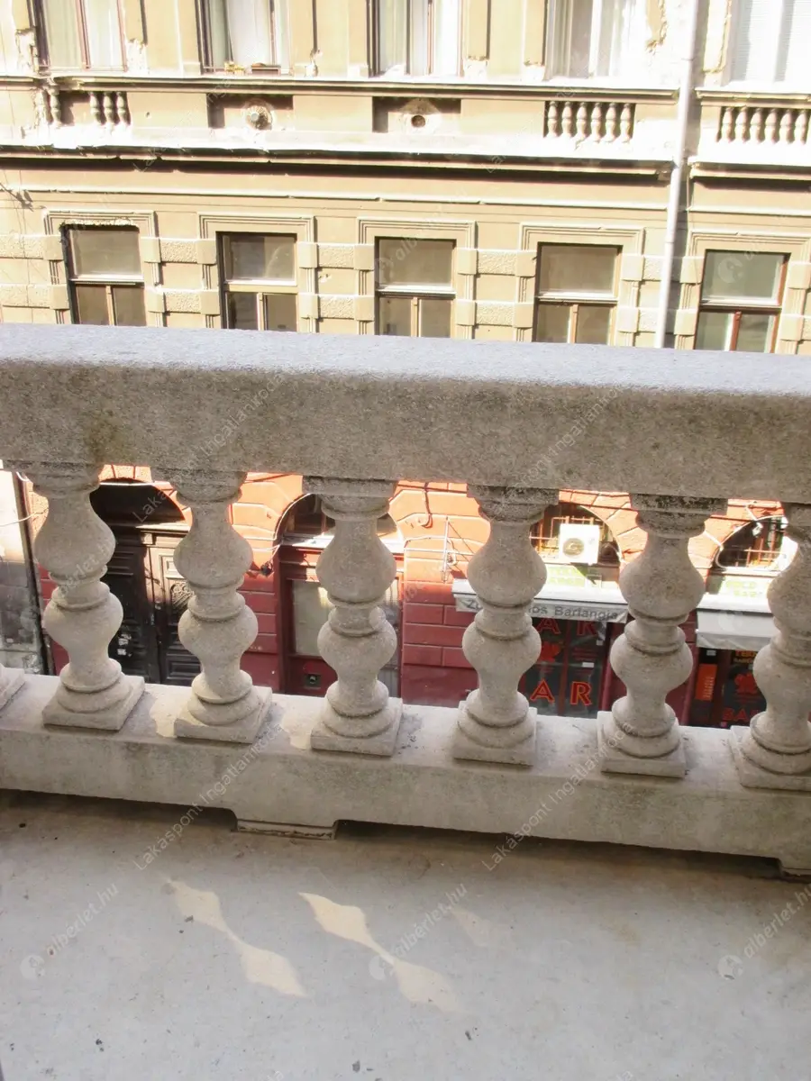 Kiadó albérlet 340000 Ft/hó áron: Budapest, VI. kerület  Teréz körút. Mérete: 70 nm, 2 szobás | Alberlet.hu - 6504480