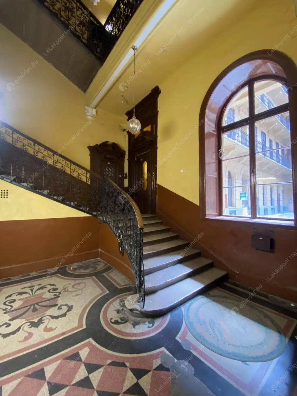 Kiadó albérlet 340000 Ft/hó áron: Budapest, VI. kerület  Teréz körút. Mérete: 70 nm, 2 szobás | Alberlet.hu - 6504485