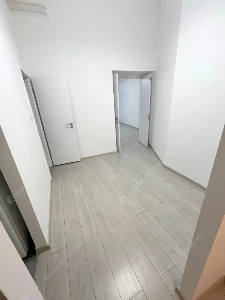 Kiadó albérlet 295000 Ft/hó áron: Budapest, VI. kerület  Teréz körút. Mérete: 70 nm, 2 szobás | Alberlet.hu - 6601999