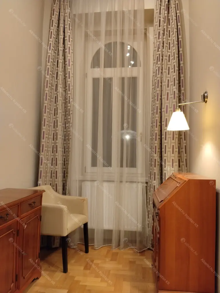 Kiadó albérlet 390000 Ft/hó áron: Budapest, VI. kerület  Teréz körút. Mérete: 72 nm, 3 szobás | Alberlet.hu - 6706627