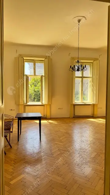 Kiadó albérlet 350000 Ft/hó áron: Budapest, VI. kerület  Teréz körút. Mérete: 80 nm, 2 szobás | Alberlet.hu - 6534321