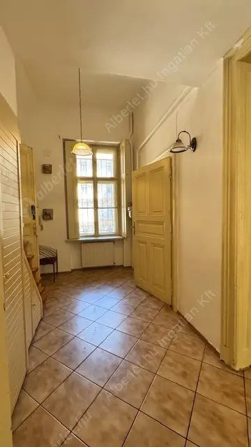 Kiadó albérlet 350000 Ft/hó áron: Budapest, VI. kerület  Teréz körút. Mérete: 80 nm, 2 szobás | Alberlet.hu - 6625129