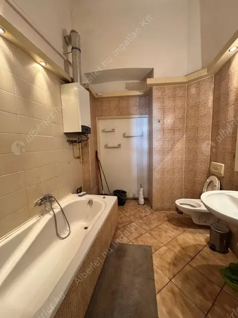 Kiadó albérlet 350000 Ft/hó áron: Budapest, VI. kerület  Teréz körút. Mérete: 80 nm, 2 szobás | Alberlet.hu - 6625134