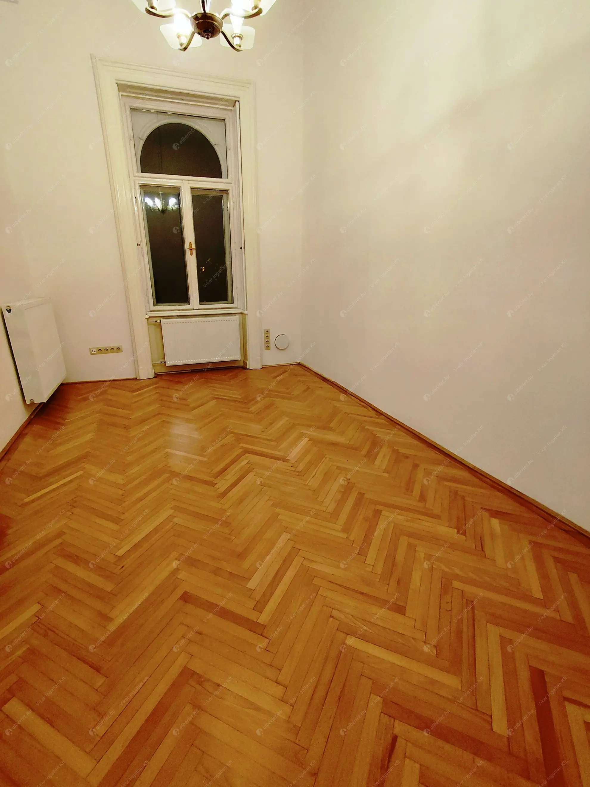 Kiadó albérlet 360000 Ft/hó áron: Budapest, VI. kerület  Teréz körút. Mérete: 80 nm, 3 szobás | Alberlet.hu - 6556636