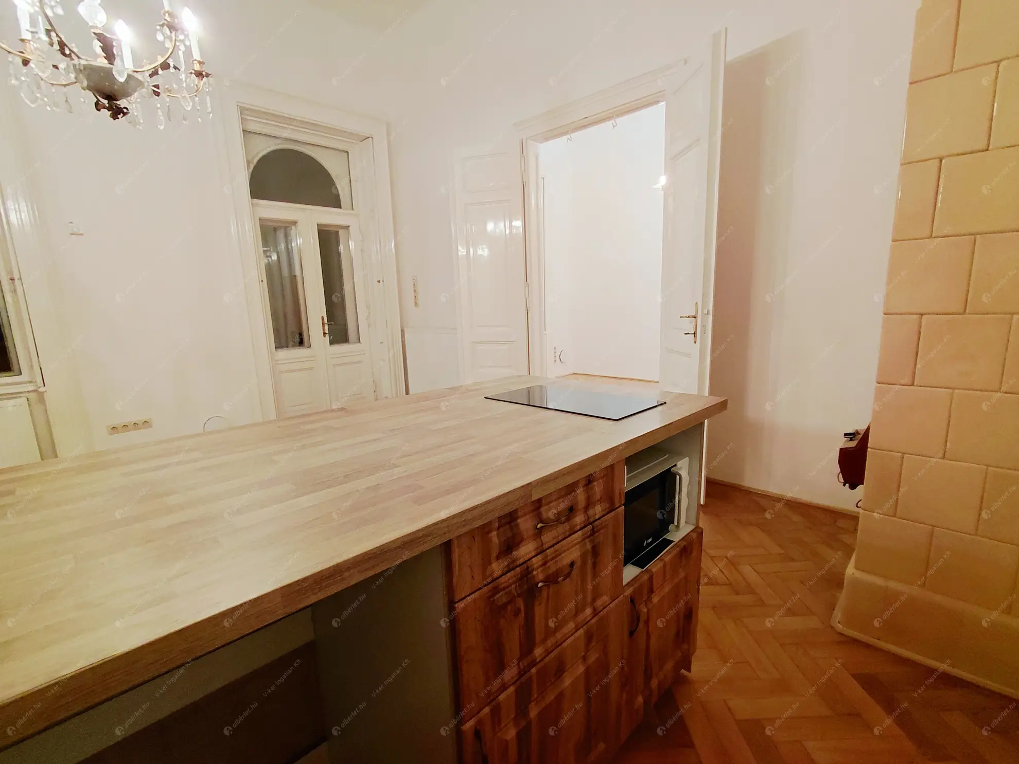 Kiadó albérlet 360000 Ft/hó áron: Budapest, VI. kerület  Teréz körút. Mérete: 80 nm, 3 szobás | Alberlet.hu - 6556641