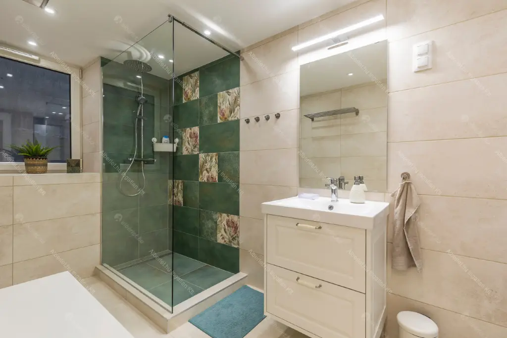 Kiadó albérlet 350000 Ft/hó áron: Budapest, VI. kerület  Teréz körút. Mérete: 80 nm, 3 szobás | Alberlet.hu - 6676975